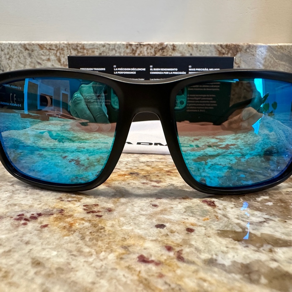 Underarmour Assist satin black frame with blue mirrored lens